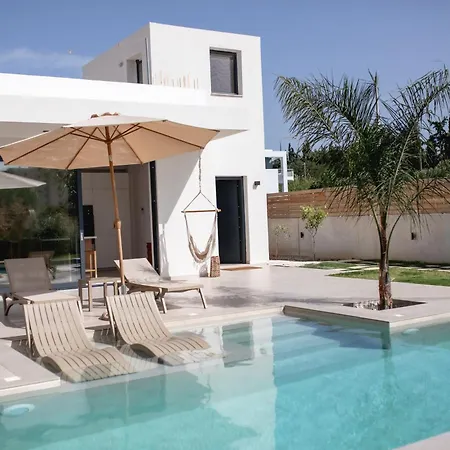 Kala - Private Pool & Sauna I Villa Loutráki